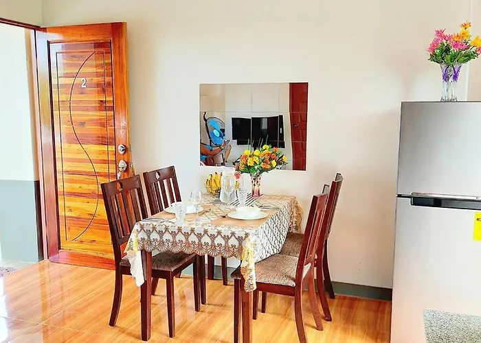 Retreat To A Stylish Flat W/ Balcony + Garden View アパート *