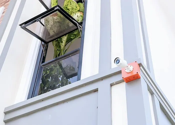 アパート Retreat To A Stylish Flat W/ Balcony + Garden View Liloan