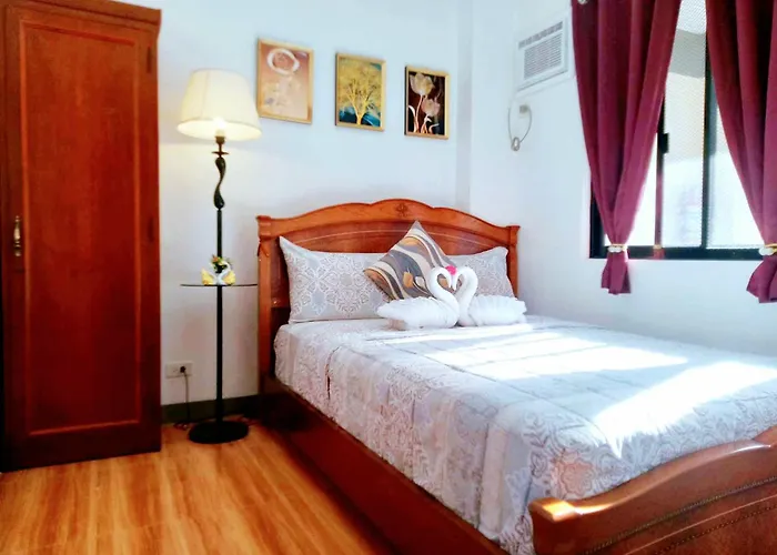 Retreat To A Stylish Flat W/ Balcony + Garden View Liloan