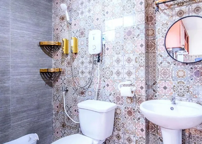 Retreat To A Stylish Flat W/ Balcony + Garden View Liloan