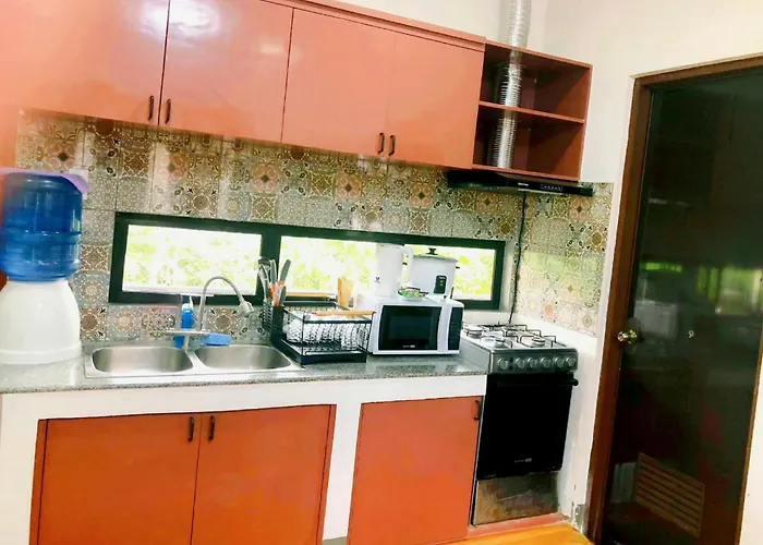 Retreat To A Stylish Flat W/ Balcony + Garden View アパート