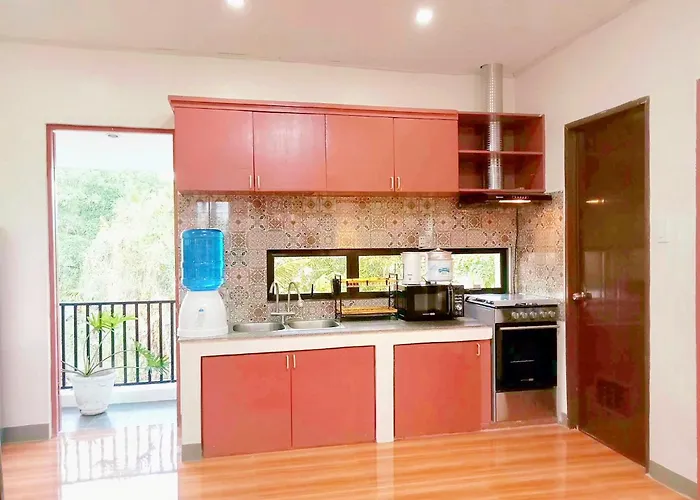 Retreat To A Stylish Flat W/ Balcony + Garden View アパート Liloan