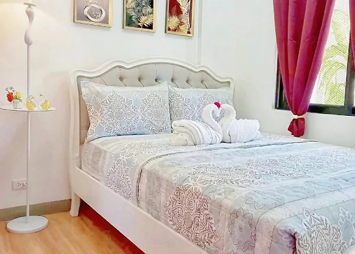 Retreat To A Stylish Flat W/ Balcony + Garden View * Liloan